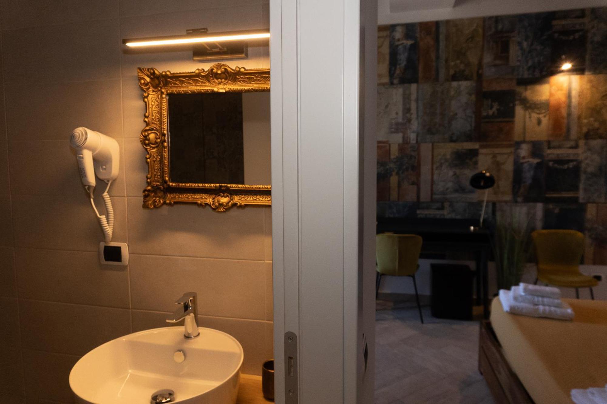 Le Boutique Luxury Rooms Diffused In Historic Center フィウミチーノ エクステリア 写真
